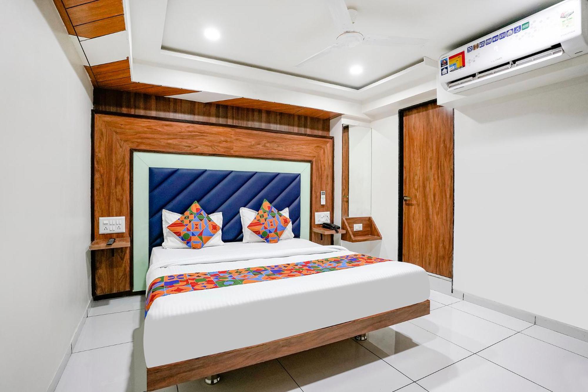 Fabexpress Royal Bird Hotel Ahmedabad Exterior foto