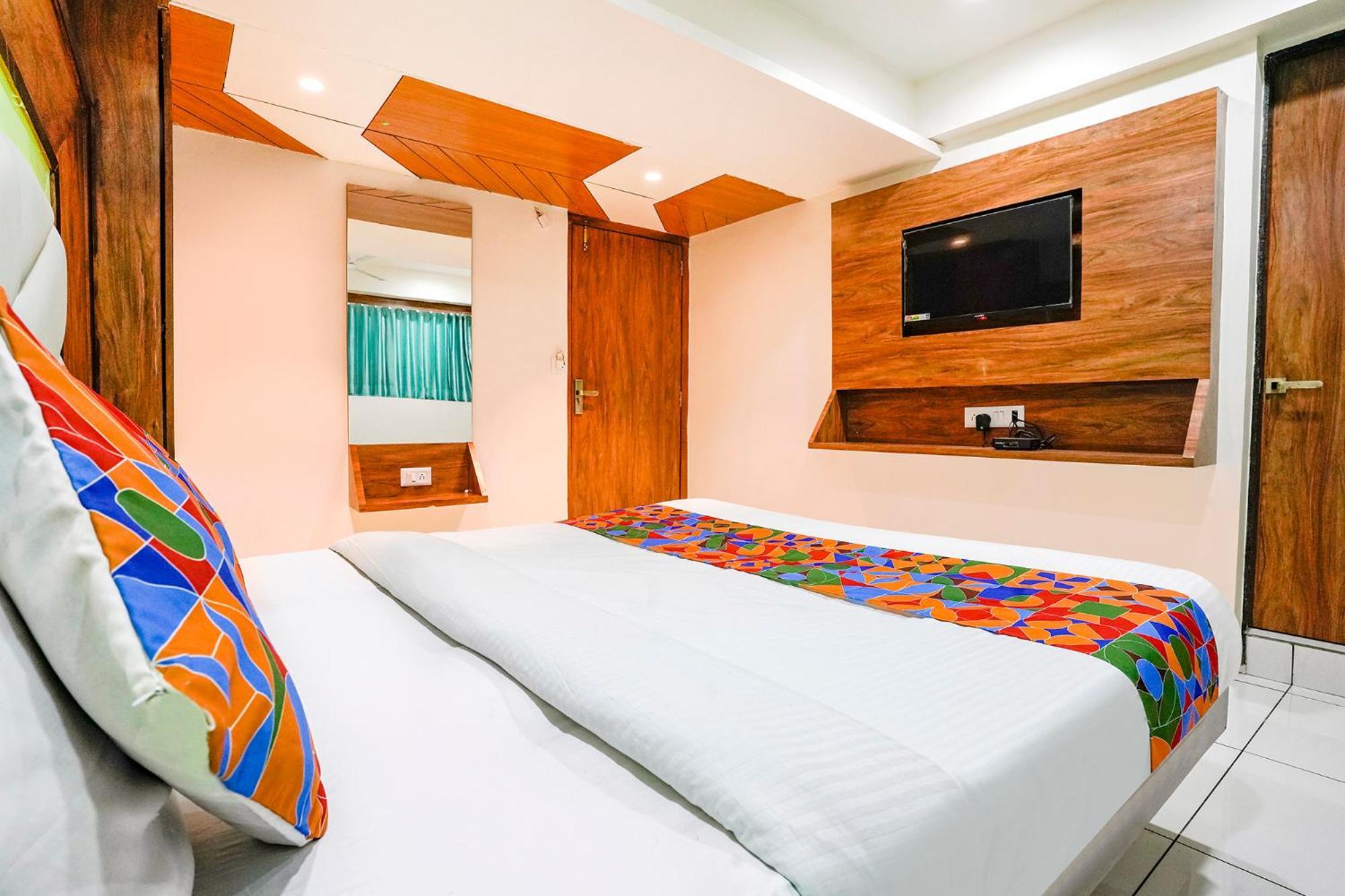 Fabexpress Royal Bird Hotel Ahmedabad Exterior foto