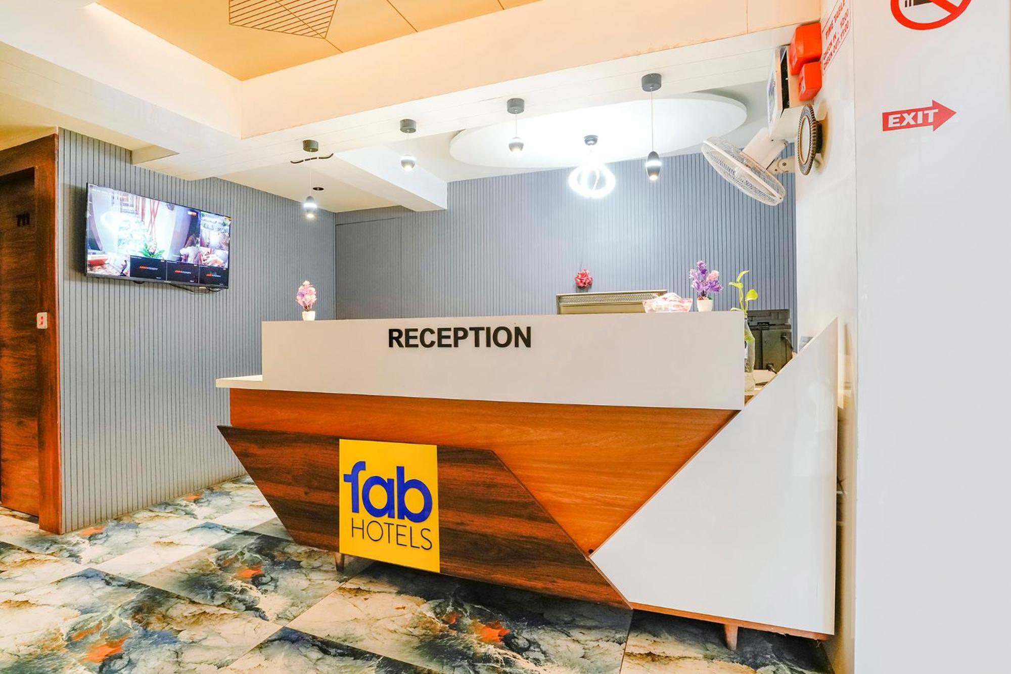 Fabexpress Royal Bird Hotel Ahmedabad Exterior foto