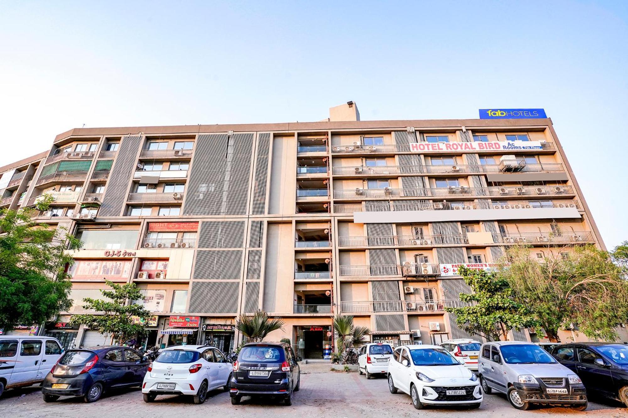 Fabexpress Royal Bird Hotel Ahmedabad Exterior foto