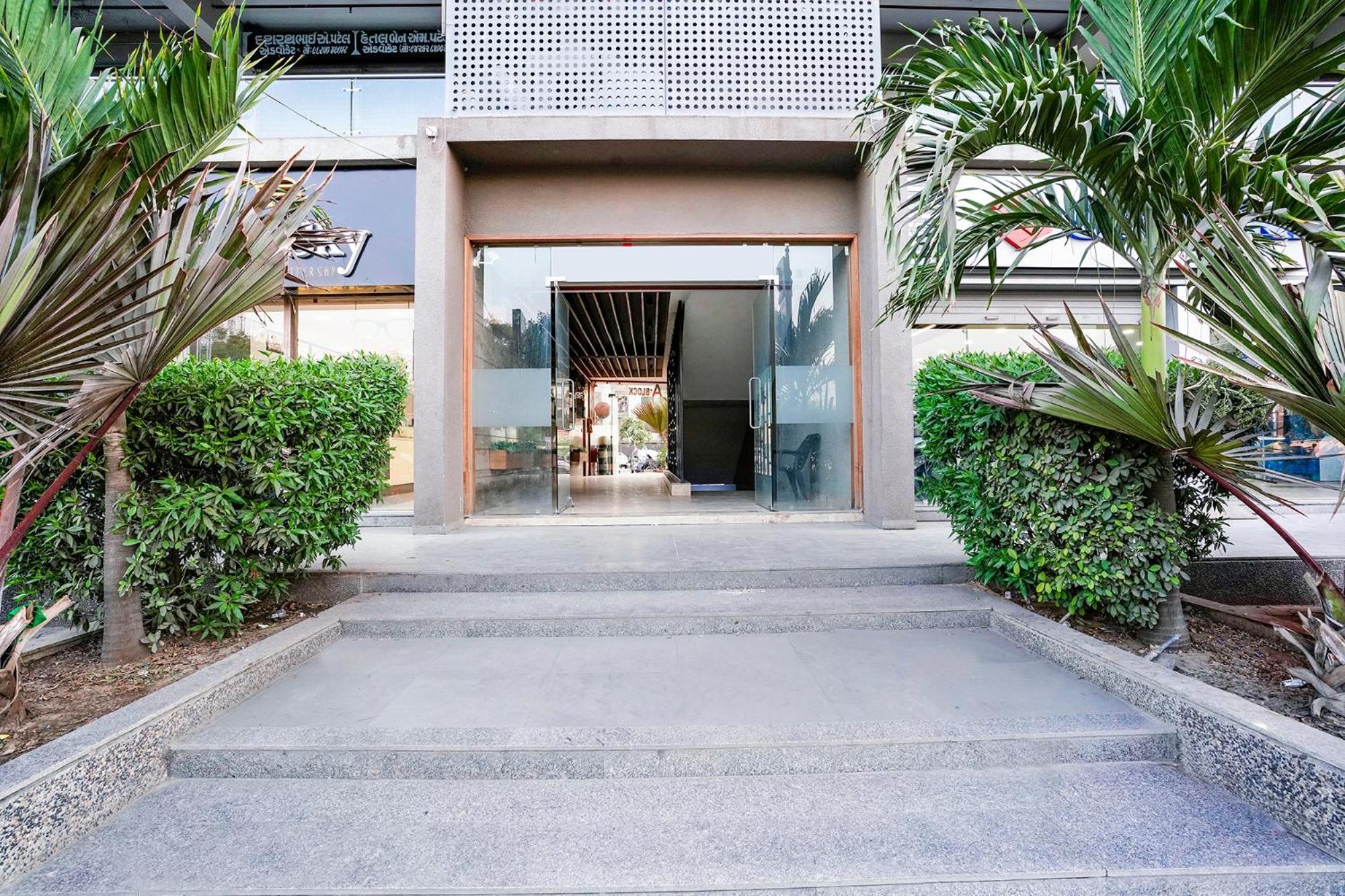 Fabexpress Royal Bird Hotel Ahmedabad Exterior foto